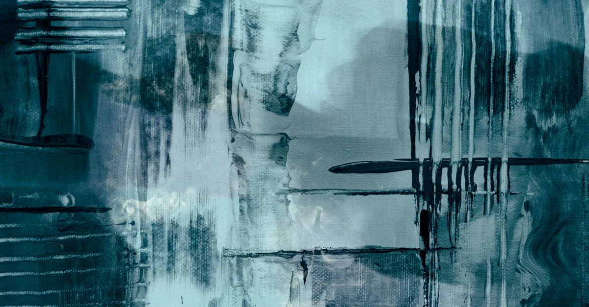 Découvrez cette œuvre d'art abstrait expressionniste moderne avec des coups de pinceau dynamiques dans des tons bleus frais.